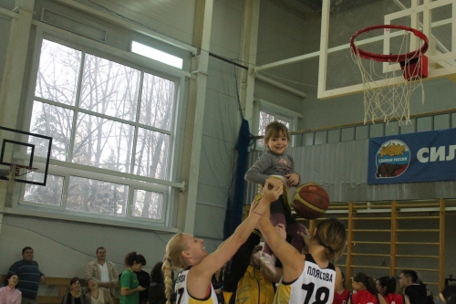 Баскетболистки БК "Шахты" провели мастер-класс для шахтинских детей